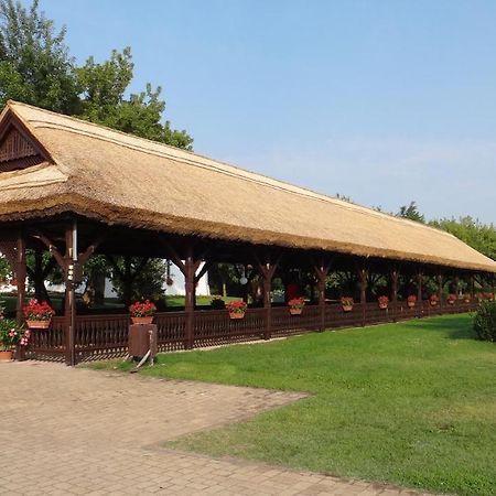 Sarlospuszta Club Hotel Tatárszentgyörgy Εξωτερικό φωτογραφία