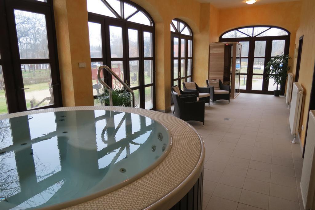 Sarlospuszta Club Hotel Tatárszentgyörgy Εξωτερικό φωτογραφία