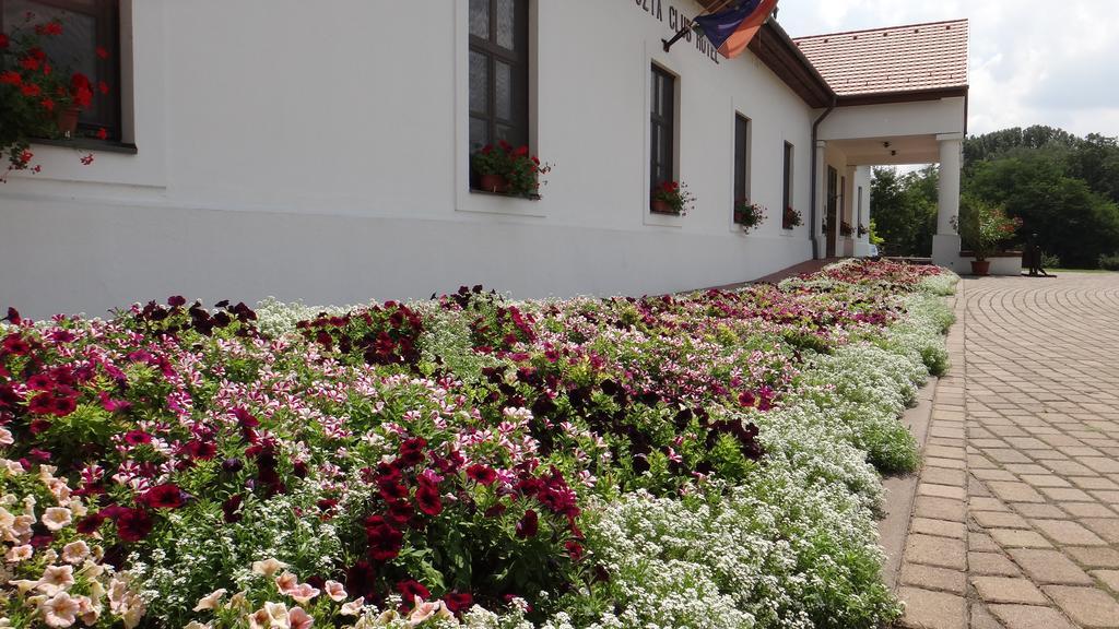 Sarlospuszta Club Hotel Tatárszentgyörgy Εξωτερικό φωτογραφία
