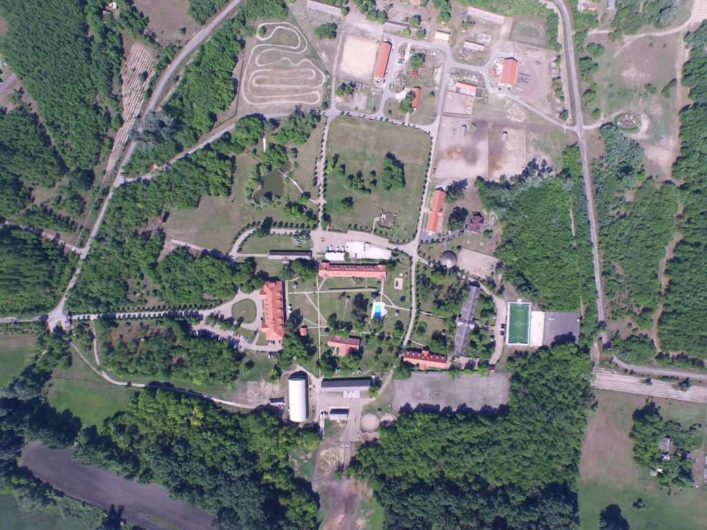 Sarlospuszta Club Hotel Tatárszentgyörgy Εξωτερικό φωτογραφία