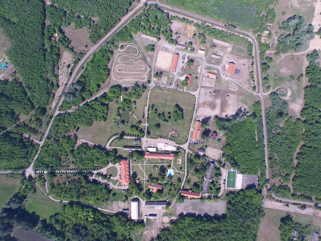 Sarlospuszta Club Hotel Tatárszentgyörgy Εξωτερικό φωτογραφία