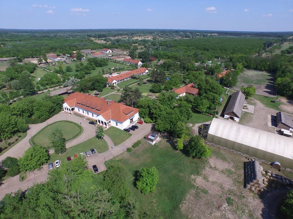 Sarlospuszta Club Hotel Tatárszentgyörgy Εξωτερικό φωτογραφία