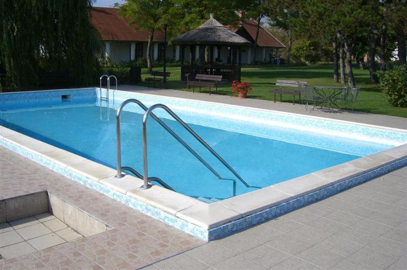 Sarlospuszta Club Hotel Tatárszentgyörgy Εξωτερικό φωτογραφία